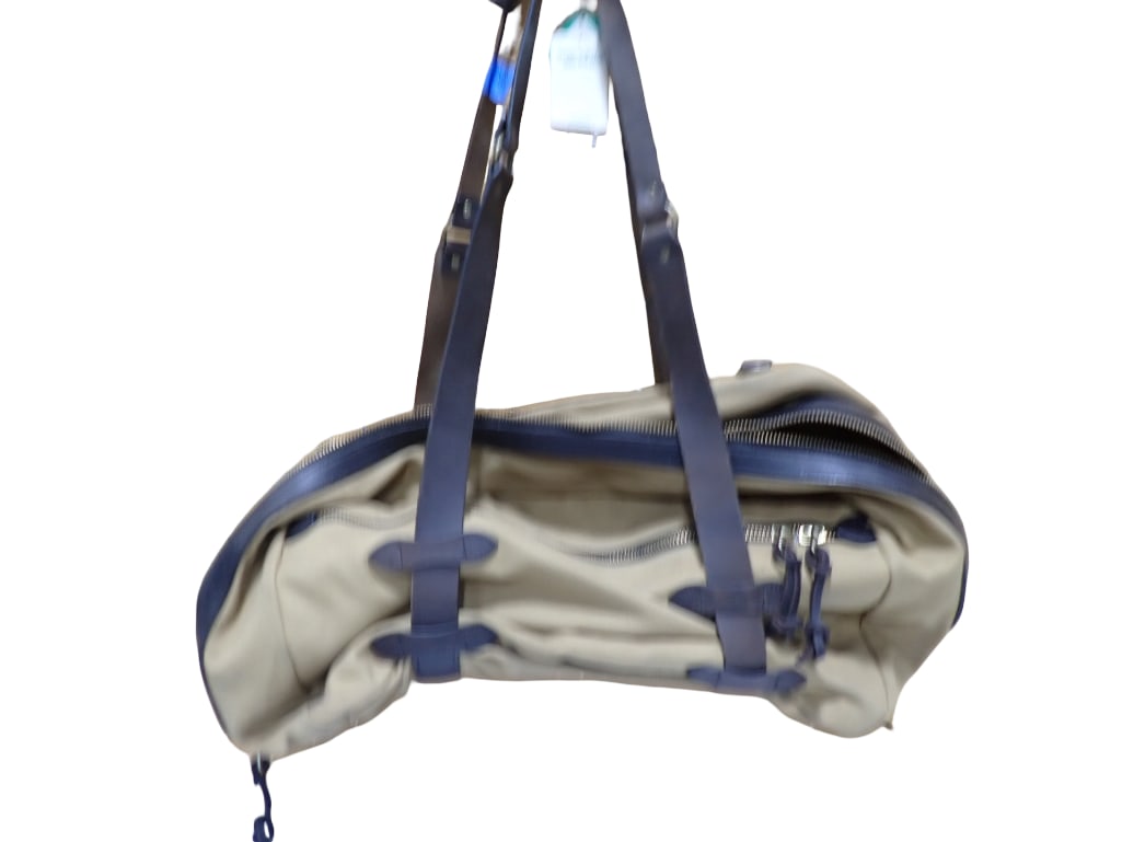 Filson Duffle Bag New with Tags: Filson Duffle Bag New with Tags All pictures are considered part of the description and should be examined carefully by bidders. Live Auctioneers is now offering Live Shipping through them. This is an