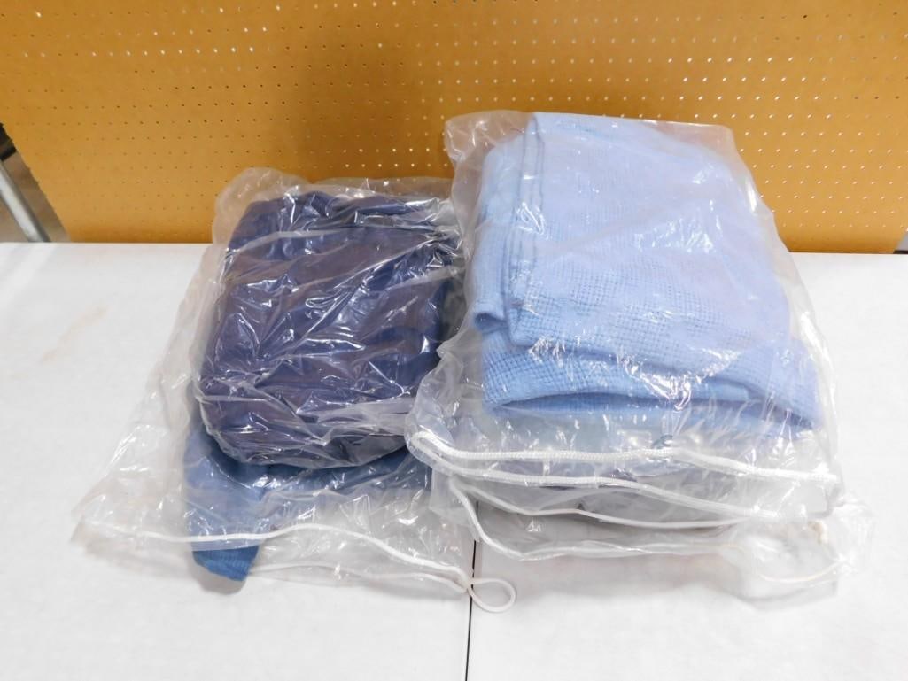 Lot of 4 Fleece Blankets and one non fleece - total of 5: Lot of 4 Fleece Blankets and one non fleece - total of 5 May have been used in Movies and/or TV Shows as Props NO COA or Paperwork The consignor worked on multiple movies and TV shows and this movie o