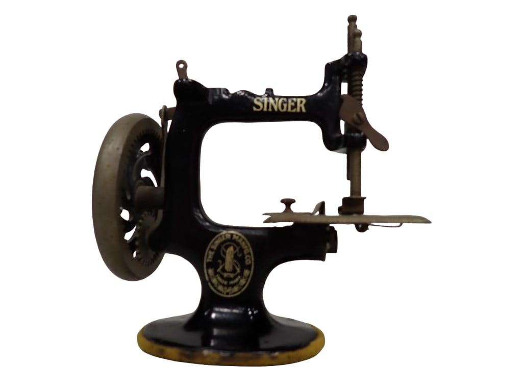 Antique Singer Sewhandy Child's Mini Sewing Machine (1 of 13)