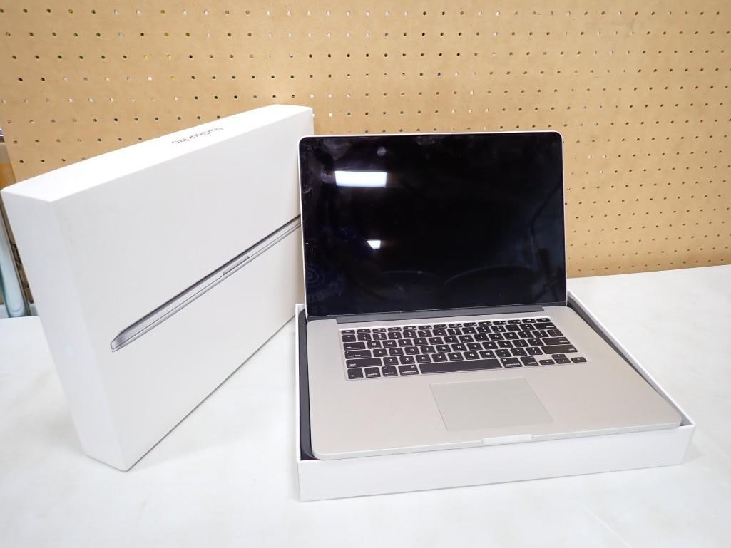 Apple Macbook Pro Model A1398 in Original Box (1 of 7)