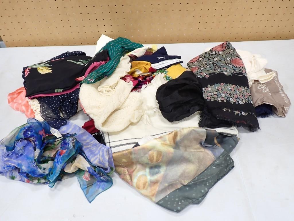 Lot of 22 Ladies Scarves Scarf Mostly Silk from Metropolitan Museum of Art: Lot of 22 Ladies Scarves Scarf Mostly Silk from Metropolitan Museum of Art. Many from the museum, Klimt and more, non smoking clean home All pictures are considered part of the description and