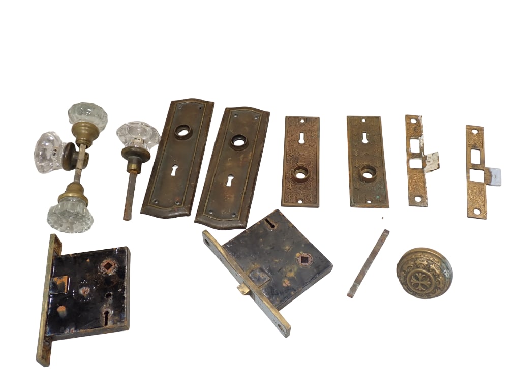 Lot of Vintage and Antique Door Knobs and Hardware (1 of 8)