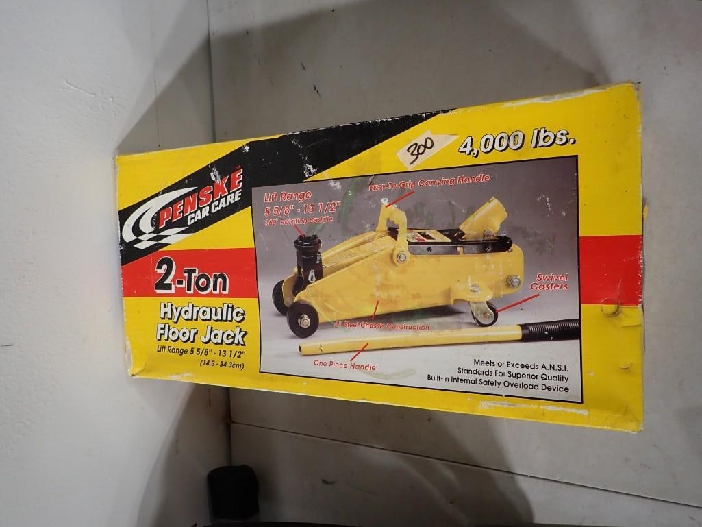 Penske Hydraulic Floor Jack 4000 Lbs in Original Box (1 of 8)