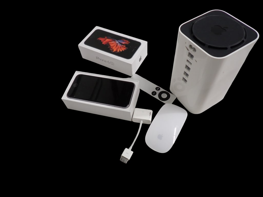 Lot of Apple iPhone S, Apple AirPort Extreme Router, Mouse, and Remote (1 of 6)