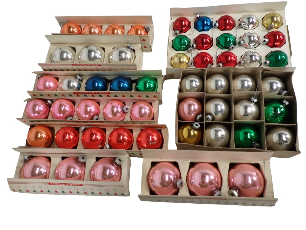 Lot of Vintage Glass Christmas Ornaments incl Large Shiny Brite and More Over 55 Ornaments: Lot of Vintage Glass Christmas Ornaments incl Large Shiny Brite and More Over 55 Ornaments All pictures are considered part of the description and should be examined carefully by bidders. Live Auction