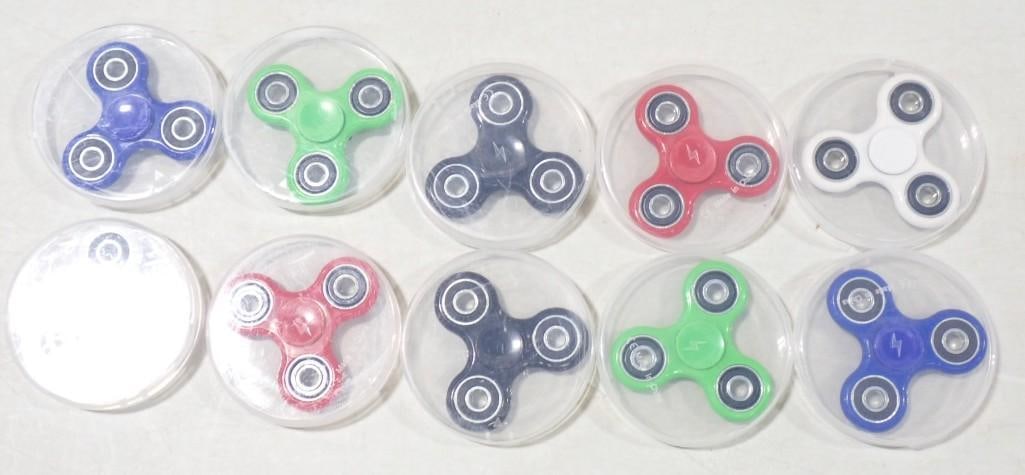 Lot of 10 New in Package Fidget Spinners - assorted colors: Lot of 10 New in Package Fidget Spinners - assorted colors All pictures are considered part of the description and should be examined carefully by bidders. Live Auctioneers is now offering Live Shippi