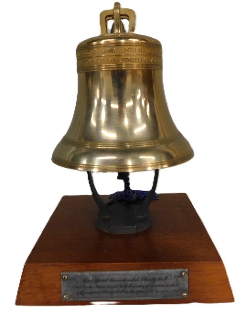 Bicentennial Commemorative Liberty Bell Replica (1 of 11)
