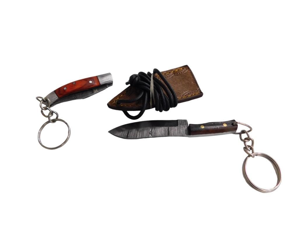 Pair of Keychain Pocket Knives including One Folding and one with a Sheath (1 of 4)