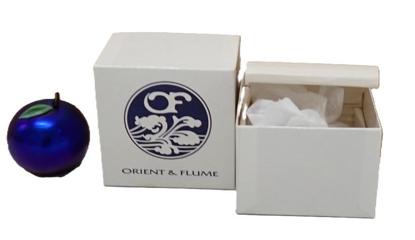 Orient & Flume 2 1/8" Tall Blue Plum Paperweight Green Leaf Signed O&F Retired (1 of 13)