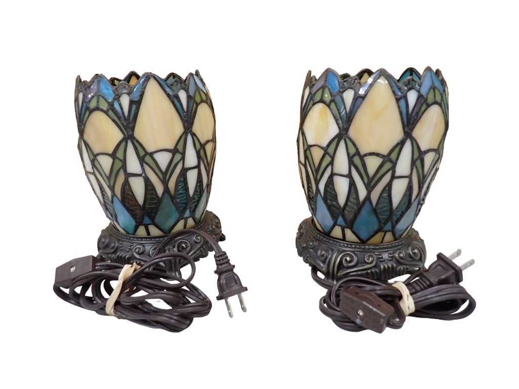 2 Stained Glass Table Lamps Vintage Matching Pair: 2 Stained Glass Table Lamps Vintage Matching Pair All pictures are considered part of the description and should be examined carefully by bidders. Live Auctioneers is now offering Live Shipping thro