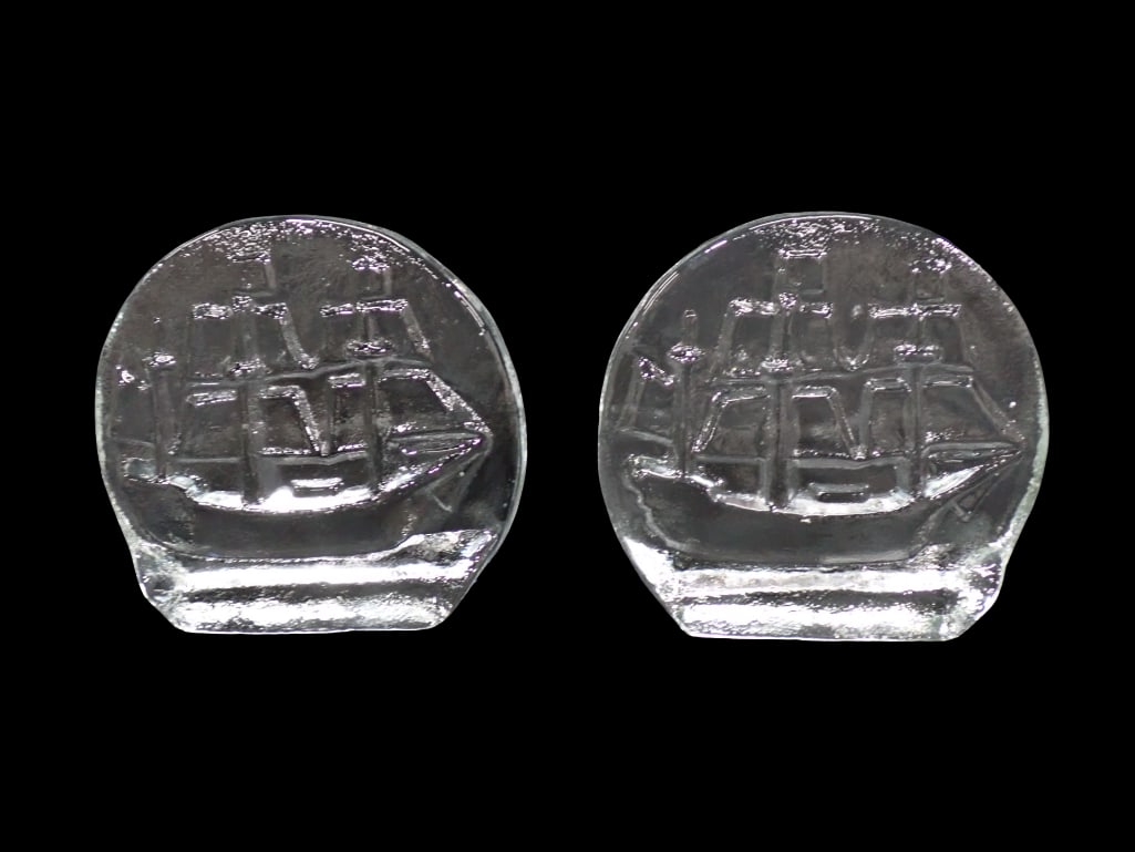 Vintage 1970s Pilgrim Glass Heavy Sailboat Bookends (1 of 7)