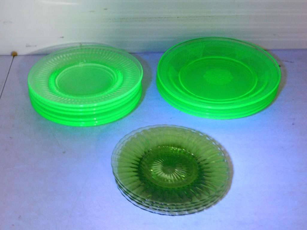 Vintage Green Glass Plates incl Uranium Glass, Depression Glass, Etc: Vintage Green Glass Plates incl Uranium Glass, Depression Glass, Etc All pictures are considered part of the description and should be examined carefully by bidders. Live Auctioneers is now offering L