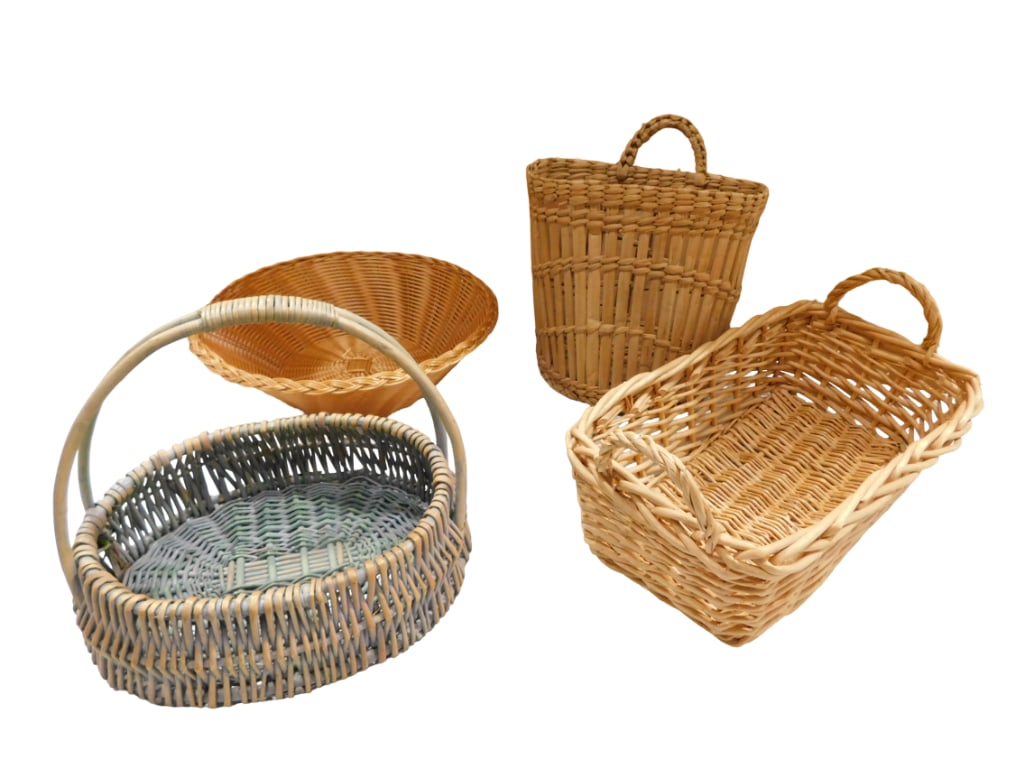Lot of Wicker Baskets: Lot of Wicker Baskets All pictures are considered part of the description and should be examined carefully by bidders. Live Auctioneers is now offering Live Shipping through them. This is an optiona