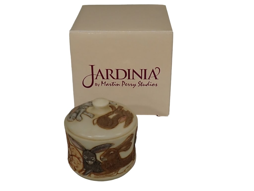 Jardinia Ides of March Trinket Box by Martin Perry Studios in Original Box: Jardinia Ides of March Trinket Box by Martin Perry Studios in Original Box All pictures are considered part of the description and should be examined carefully by bidders. Live Auctioneers is now offe