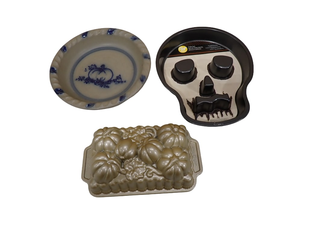 3 Baking Pans incl New Wilton Skull Cake Pan, Rowe Pottery Works Pumpkin Pie Pan, Pumpkin Cake Mold (1 of 7)