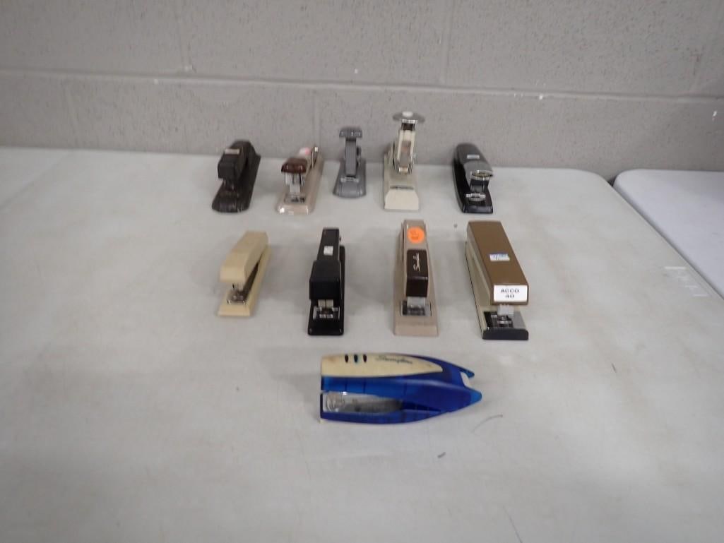 Lot of assorted office staplers including Vintage, Swingline, heavy duty, etc. (1 of 8)