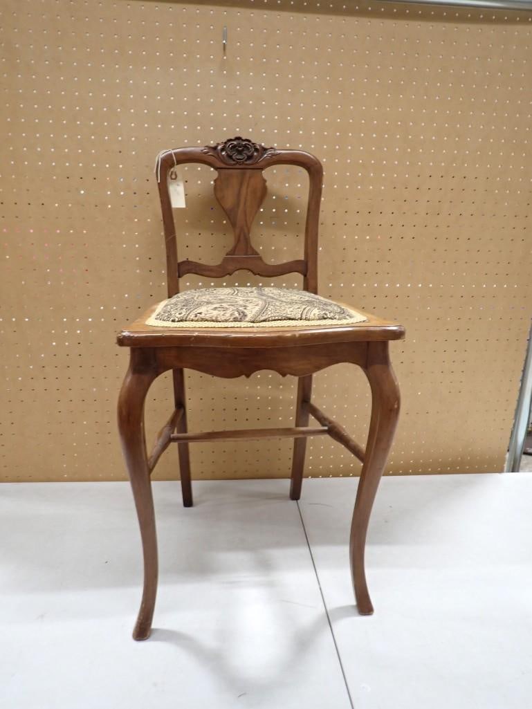 Vintage or Antique Victorian Style Dining Room Chair: Vintage or Antique Victorian Style Dining Room Chair All pictures are considered part of the description and should be examined carefully by bidders. Live Auctioneers is now offering Live Shipping th