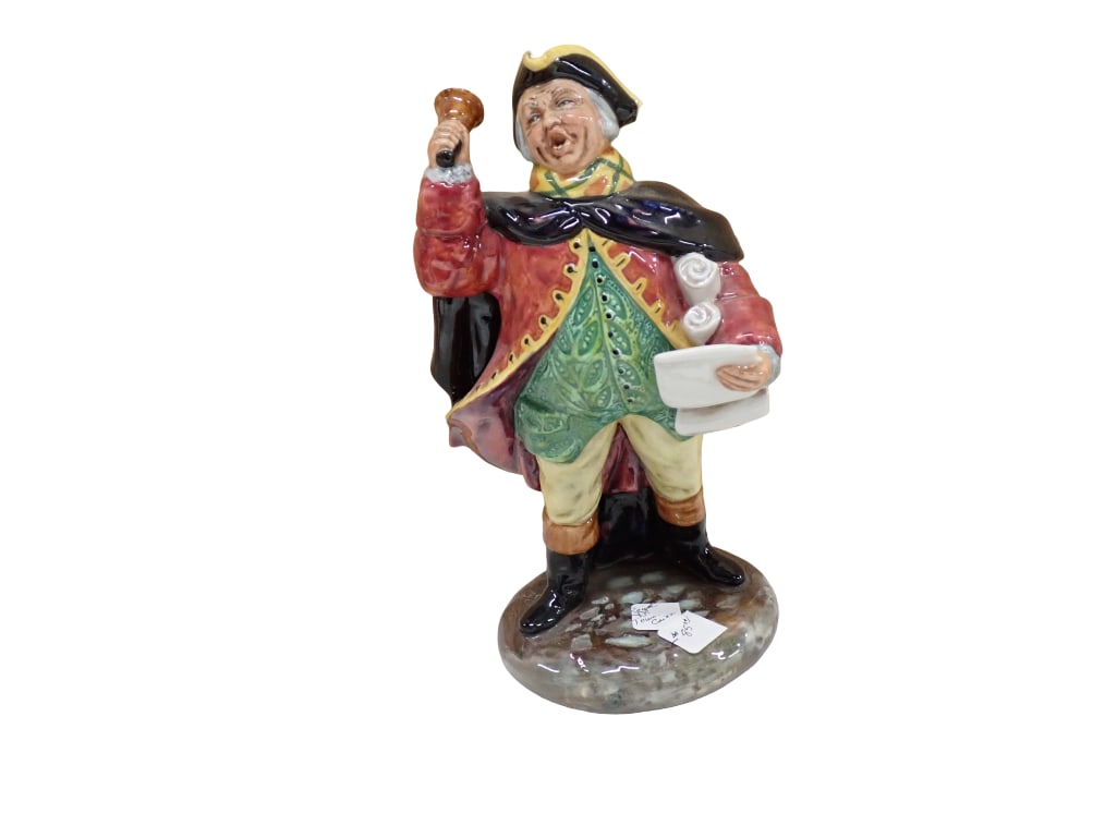 Vintage Royal Doulton Town Crier Porcelain Figurine HN 2119 Copr 1952: Vintage Royal Doulton Town Crier Porcelain Figurine HN 2119 Copr 1952 All pictures are considered part of the description and should be examined carefully by bidders. Live Auctioneers is now offering 