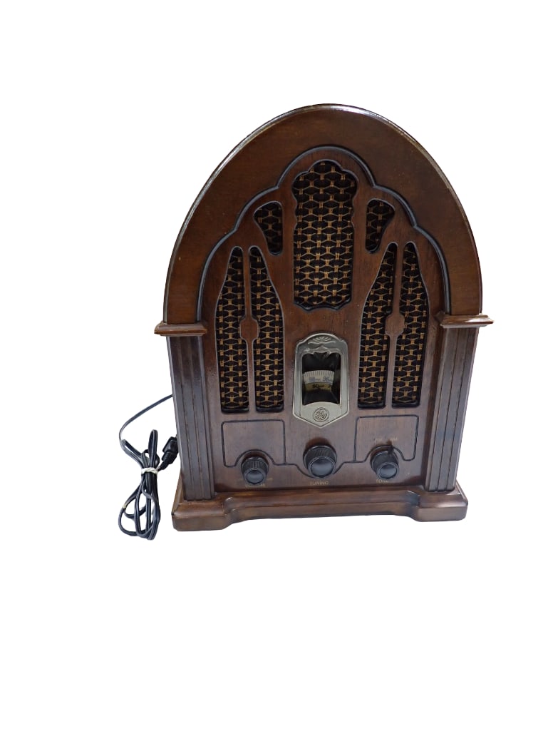 GE Retro Cathedral Radio Model No 7-4100JA (1 of 4)