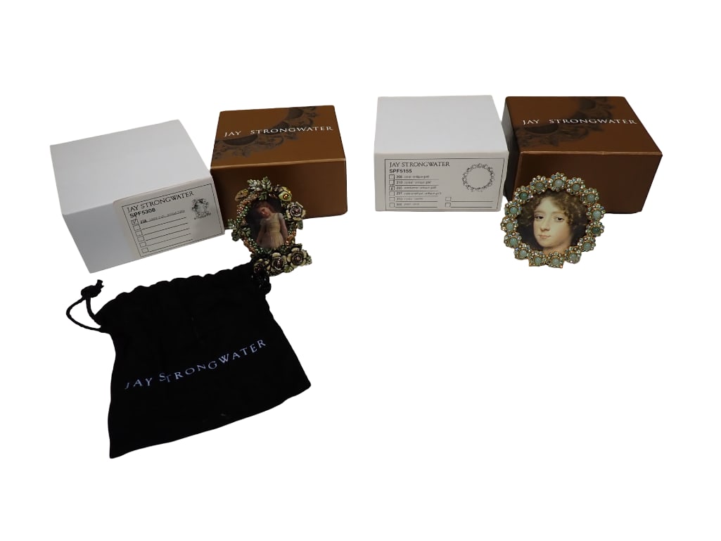 2 Jay Strongwater Miniature Picture Frames incl SPF5308 and SPF5155 Both in Original Boxes: 2 Jay Strongwater Miniature Picture Frames incl SPF5308 and SPF5155 Both in Original Boxes All pictures are considered part of the description and should be examined carefully by bidders. Live Aucti