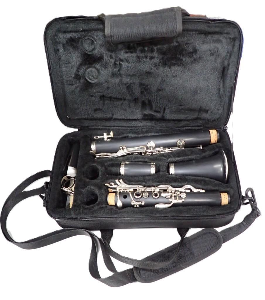 Verve Clarinet with Case: Verve Clarinet with Case All pictures are considered part of the description and should be examined carefully by bidders. Live Auctioneers is now offering Live Shipping through them. This is an
