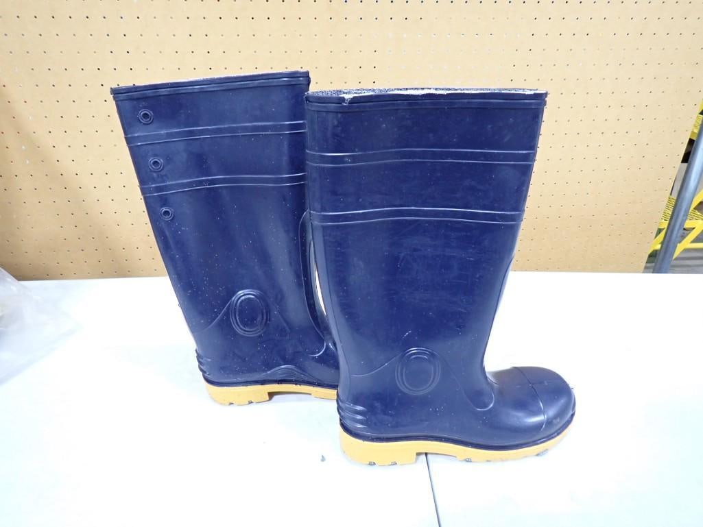 Pair of Jordan David Steel Toe Rubber Work boots with Sand Grip bottoms - size 8: Pair of Jordan David Steel Toe Rubber Work boots with Sand Grip bottoms - size 8 All pictures are considered part of the description and should be examined carefully by bidders. Live Auctioneers is no