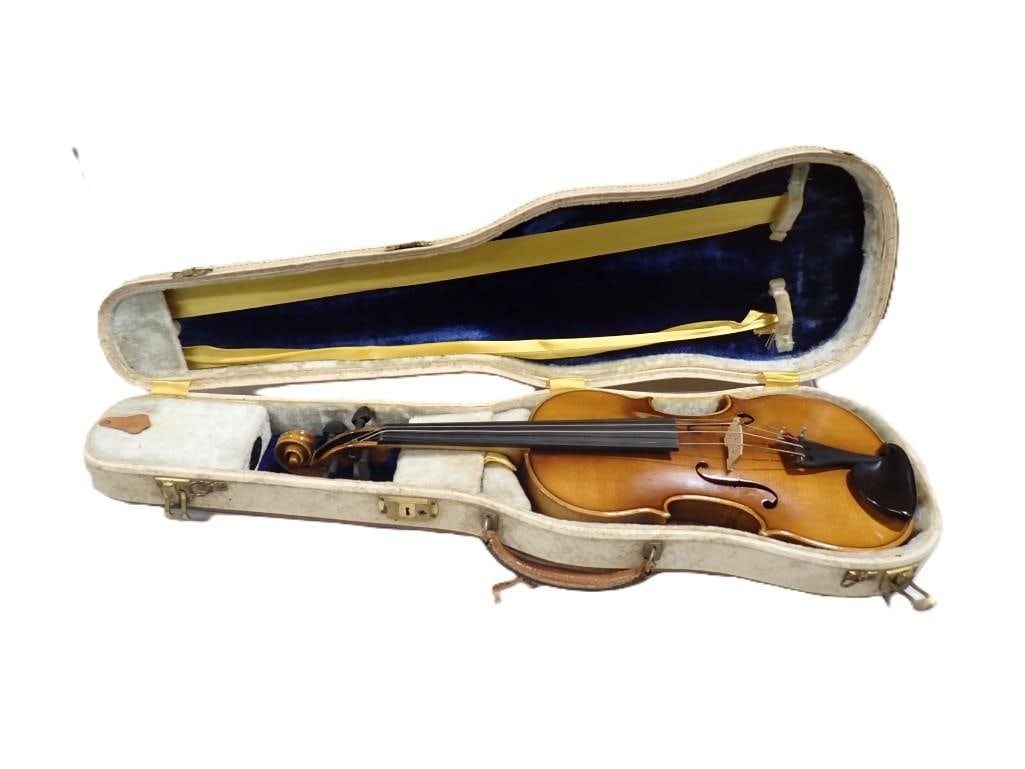 E.R. Pfretzschner Violin with Case (1 of 8)
