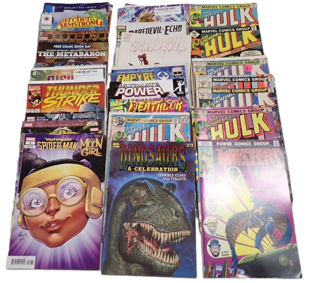 Comic Book Lot including Incredible Hulk, Daredevil, Spider-Man, Thunder Strike, Archer Armstrong, e (1 of 5)