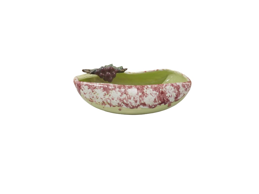 Vintage McCoy Pottery Purple Grapes Bowl: Vintage McCoy Pottery Purple Grapes Bowl All pictures are considered part of the description and should be examined carefully by bidders. Live Auctioneers is now offering Live Shipping through them. T