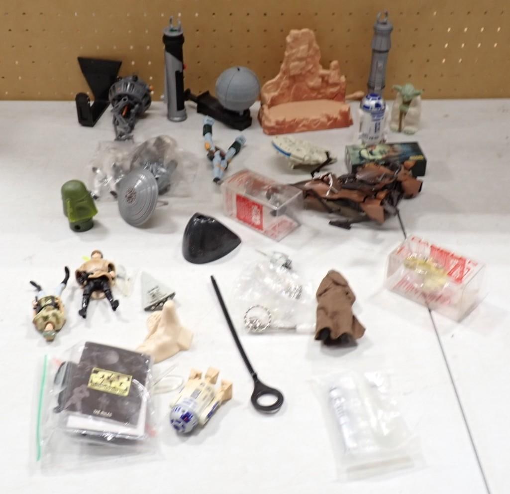 Star Wars Toys and Accessories Lot (1 of 9)