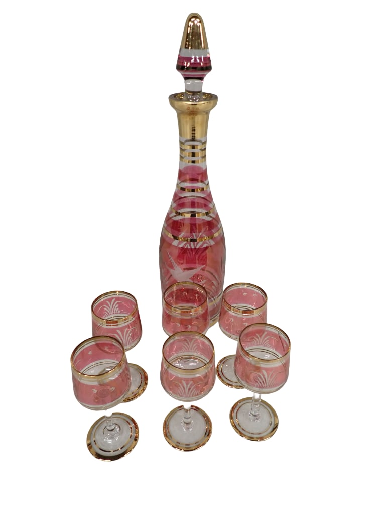 Vintage Cut to Clear Decanter Set incl Decanter and 6 Stemware Liquor Glasses: Vintage Cut to Clear Decanter Set incl Decanter with Stopper and 6 Stemware Liquor Glasses. Gold gilt design All pictures are considered part of the description and should be examined carefully