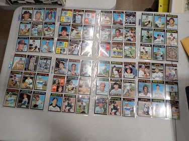 Lot of 72 Topps Baseball Cards from 1971 including Hall of Fame - Gil Hodges, Bill Lee, Chicago Cubs
