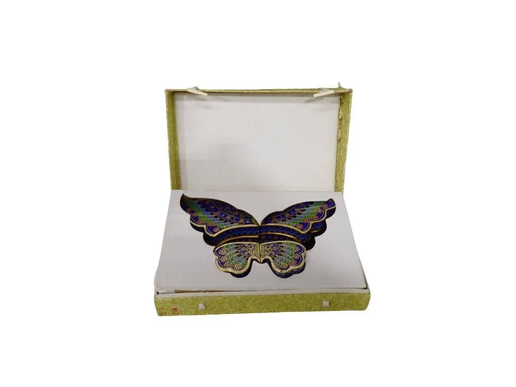 Vintage Butterfly Cloisonne Trinket Box - 4 boxes form into the butterfly: Vintage Butterfly Cloisonne Trinket Box - 4 boxes form into the butterfly All pictures are considered part of the description and should be examined carefully by bidders. Live Auctioneers is now offer