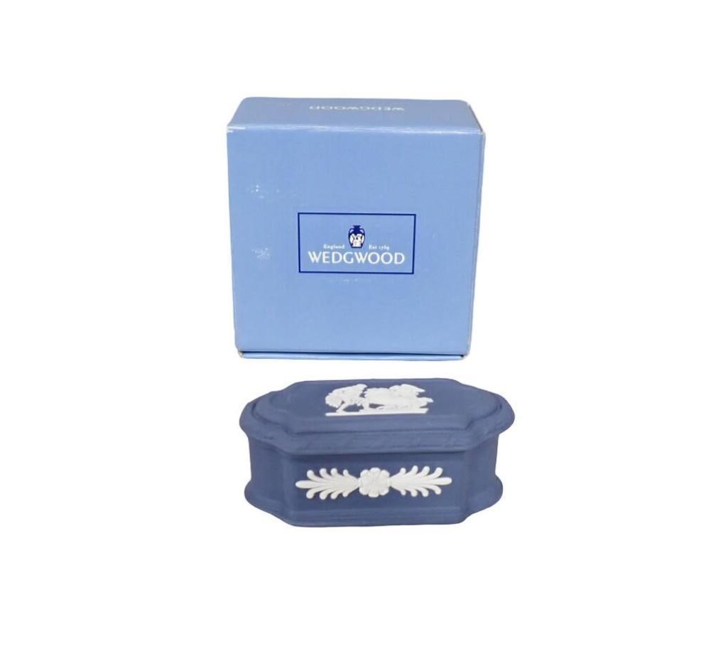 Wedgwood Jasperware Blue Trinket Box with Original Box: Wedgwood Jasperware Blue Trinket Box with Original Box. Portland blue. Signed Wedgwood 1997 All pictures are considered part of the description and should be examined carefully by bidders