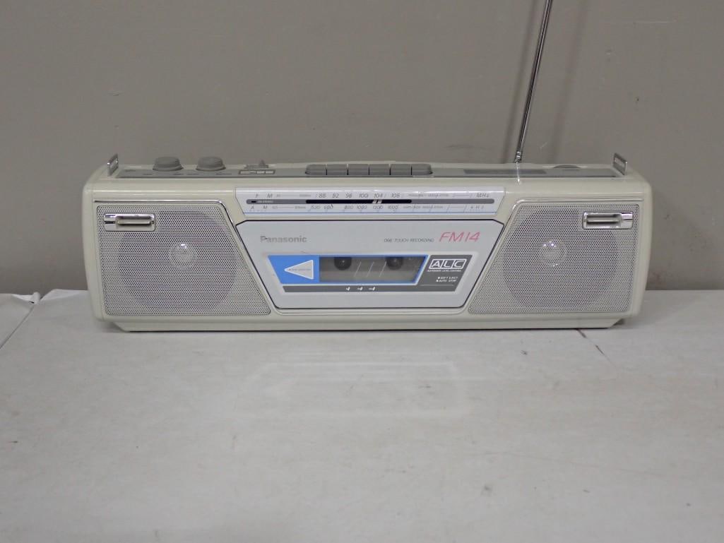 Vintage Panasonic Cassette Player Radio / Boombox FM14 (1 of 7)