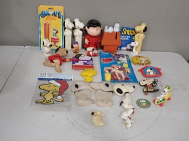 Vintage Peanuts / Snoopy Lot including Figures, Lucy, Woodstock, Stick-Up Pen Holder, Catch 'Em Bobb