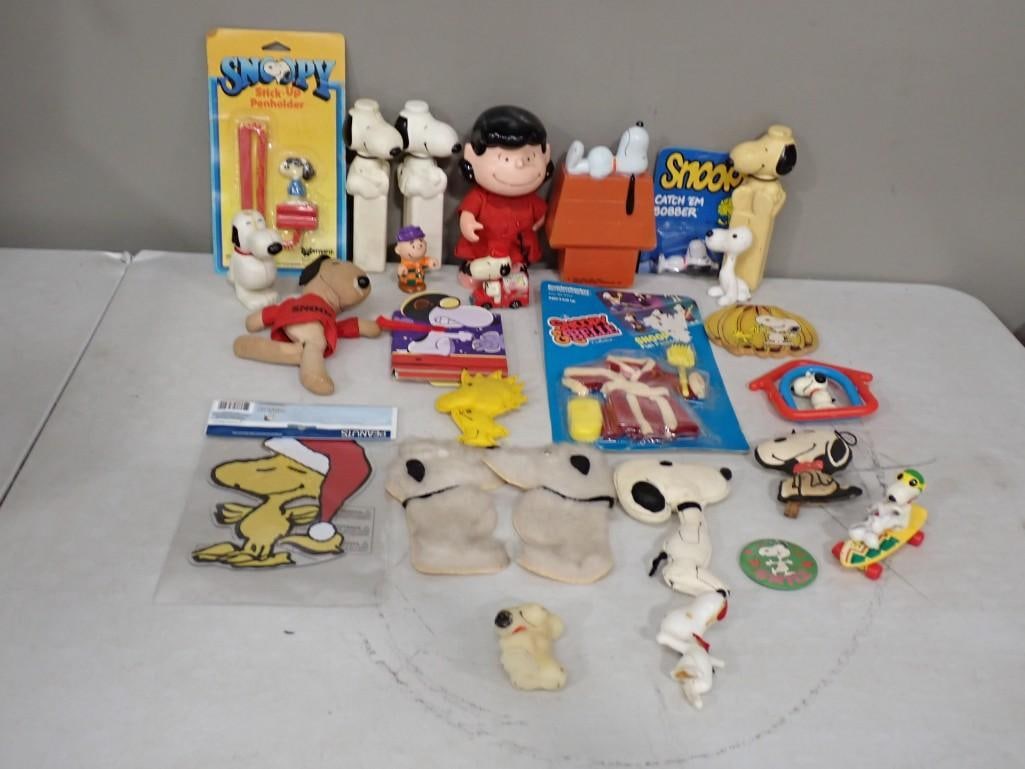 Vintage Peanuts / Snoopy Lot including Figures, Lucy, Woodstock, Stick-Up Pen Holder, Catch 'Em Bobb (1 of 9)