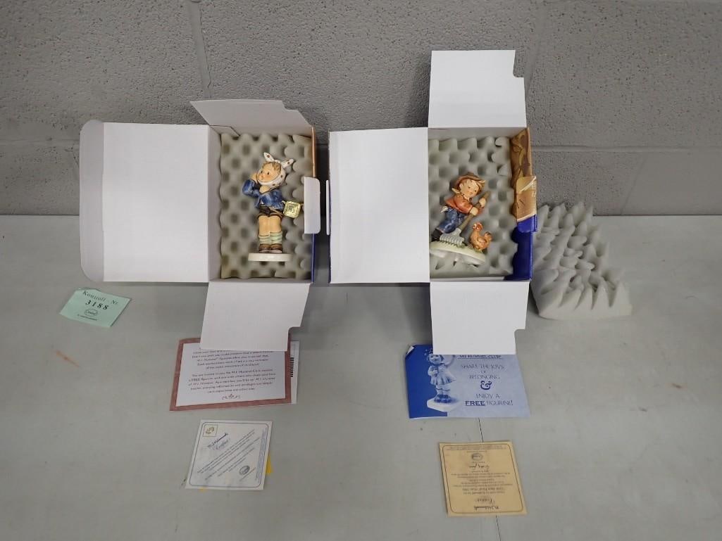 2 Goebel Hummel Figurine incl Little Farm Hand 1497 and Boy with Toothache 1811 in Original Boxes: Lot of 2 Goebel Hummel Figurine incl Little Farm Hand 1497 and Boy with Toothache 1811 in Original Boxes All pictures are considered part of the description and should be examined carefully by b