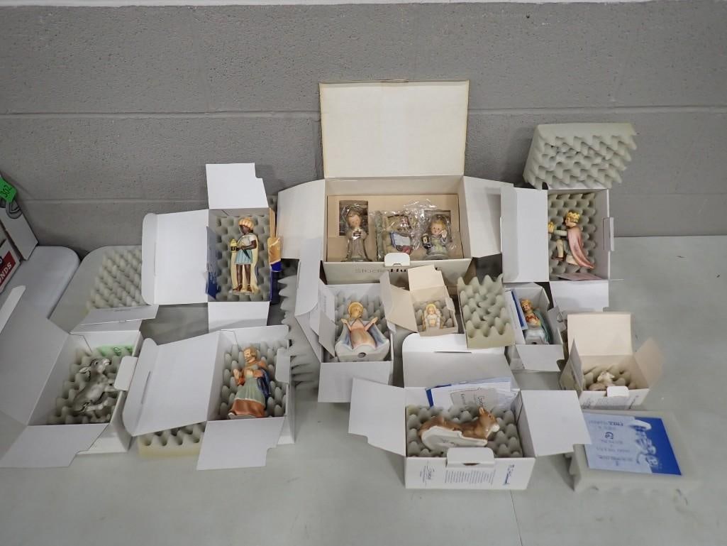Goebel Hummel Nativity Scene incl Infant Jesus 298, King 244, Lamb, ox 277, King 245, (1 of 20)