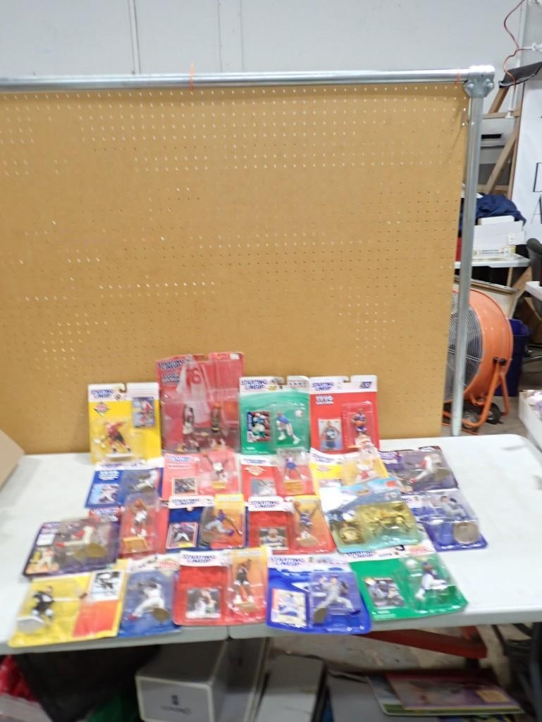 Lot of Starting Lineup Sports Figures New in Package incl Basketball, Baseball, Hockey, Football, (1 of 4)