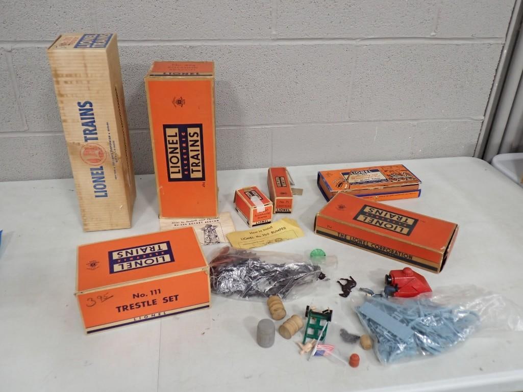 Train Accessories Lot including Lionel O Scale with Box - Trestle 111, Lube Kit 927, Beacon 494 (1 of 11)