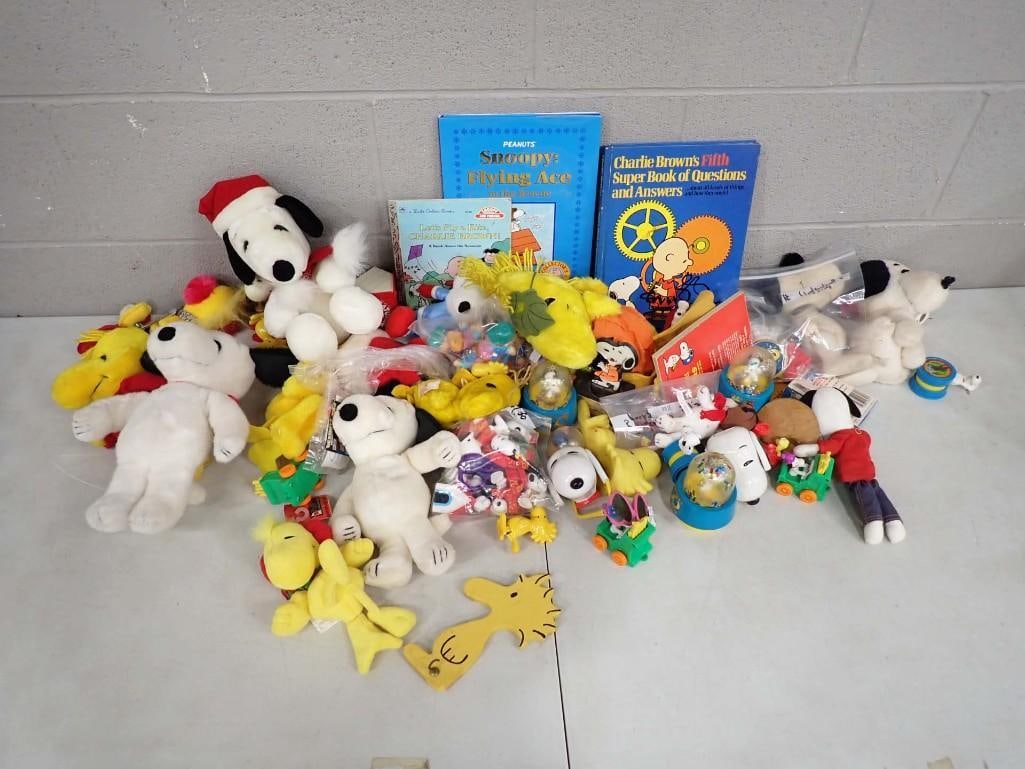 Peanuts Toys incl Snoopy, Woodstock Plush, Figures, Books, Etc (1 of 9)