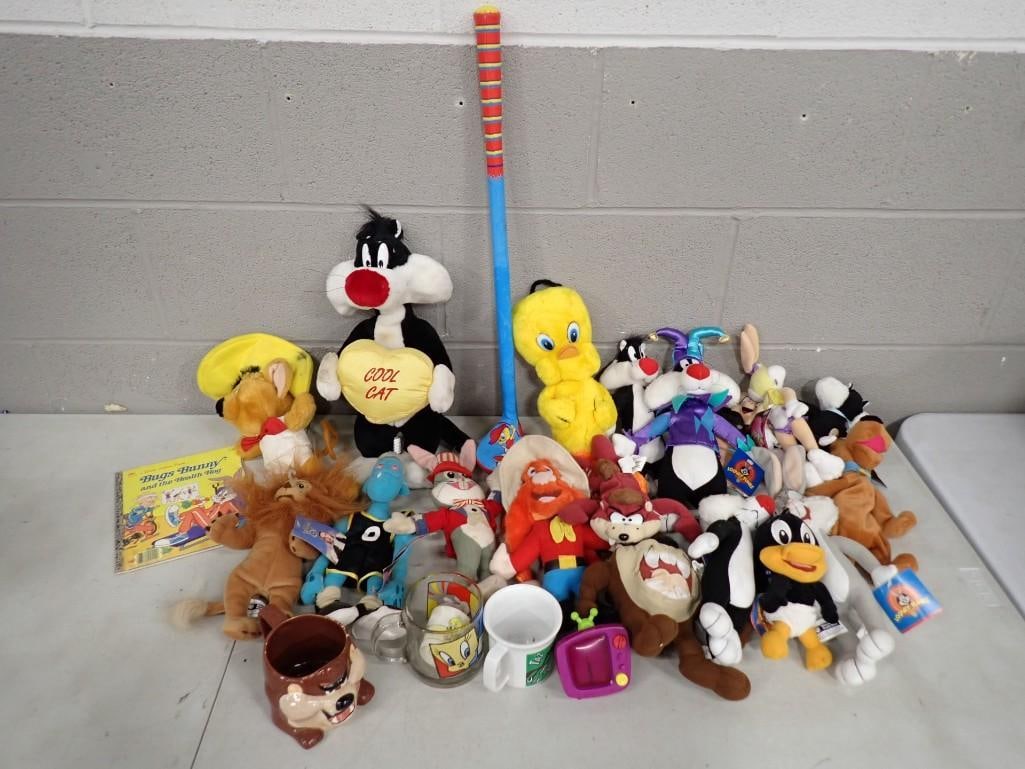 Plush Lot incl Speedy Gonzales, Sylvester, Tweety Bird, Bugs Bunny, Scooby Doo, etc Plus a Taz Mug, (1 of 10)