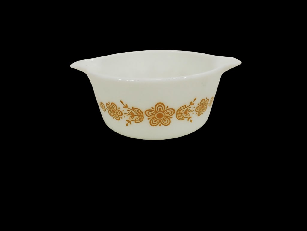 Vintage Pyrex Butterfly Gold Small Casserole Dish: Vintage Pyrex Butterfly Gold Small Casserole Dish All pictures are considered part of the description and should be examined carefully by bidders. Live Auctioneers is now offering Live Shipping thro