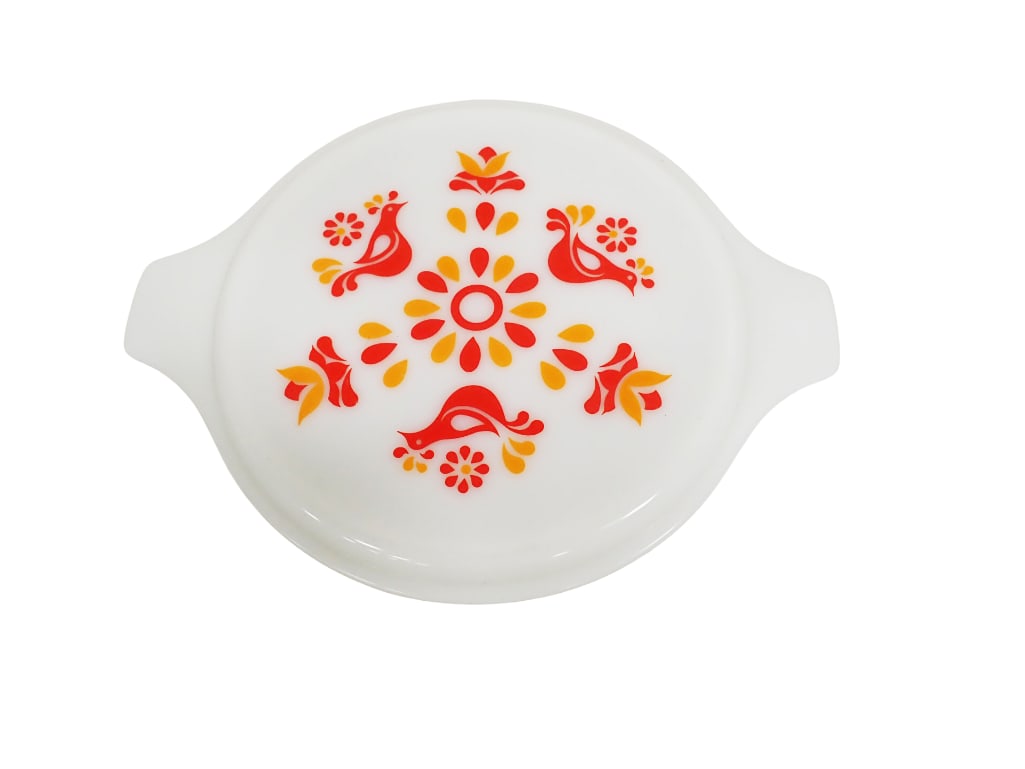 Vintage Pyrex Friendship Pattern Opal Patterned Lid 25-C (c. 1972-74): Vintage Pyrex Friendship Pattern Opal Patterned Lid 25-C (c. 1972-74). This goes to the 2.5 qt round casserole 475 (not included) All pictures are considered part of the description and should