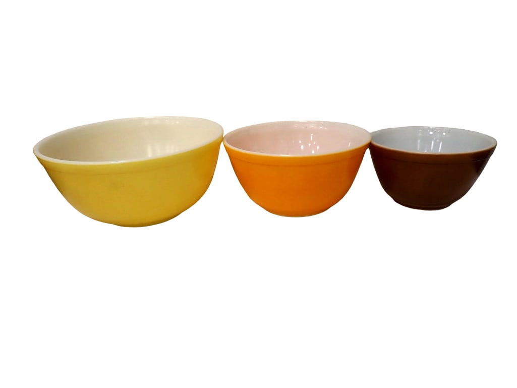 Vintage Pyrex Town and Country Pattern 3 pc. Mixing Bowl Set 401 1.5 pt. Mixing Bowl, Brown, 402 1.5: Vintage Pyrex Town and Country Pattern 3 pc. Mixing Bowl Set 401 1.5 pt. Mixing Bowl, Brown, 402 1.5 qt. Mixing Bowl, Pumpkin, 403 2.5 qt. Mixing Bowl, Yellow (ca. 1963 - 1967) All pictures are consi