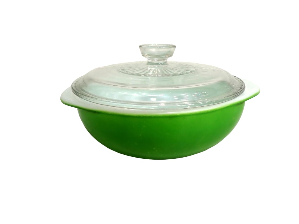 Vintage Pyrex Green Covered Casserole 024 2 qt. Round Casserole, solid Green with clear single knob (1 of 4)