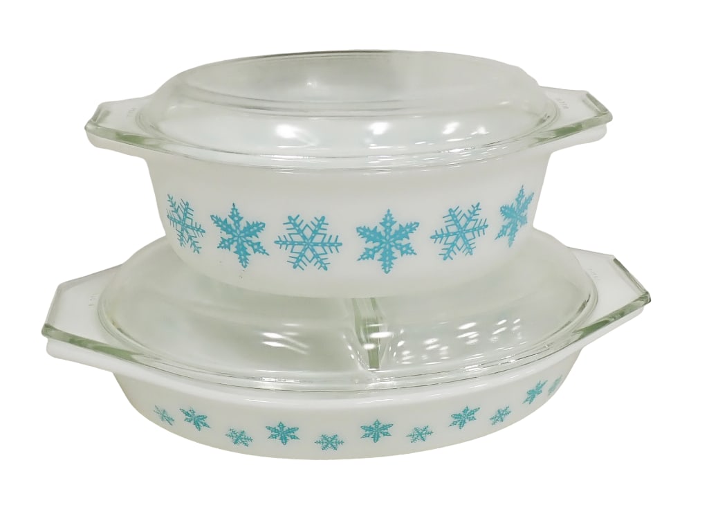 Vintage Pyrex Turquoise Snowflake on White 043 1 1/2 Qt. Oval Casserole with clear lid and 1 1/2 Qt (1 of 4)