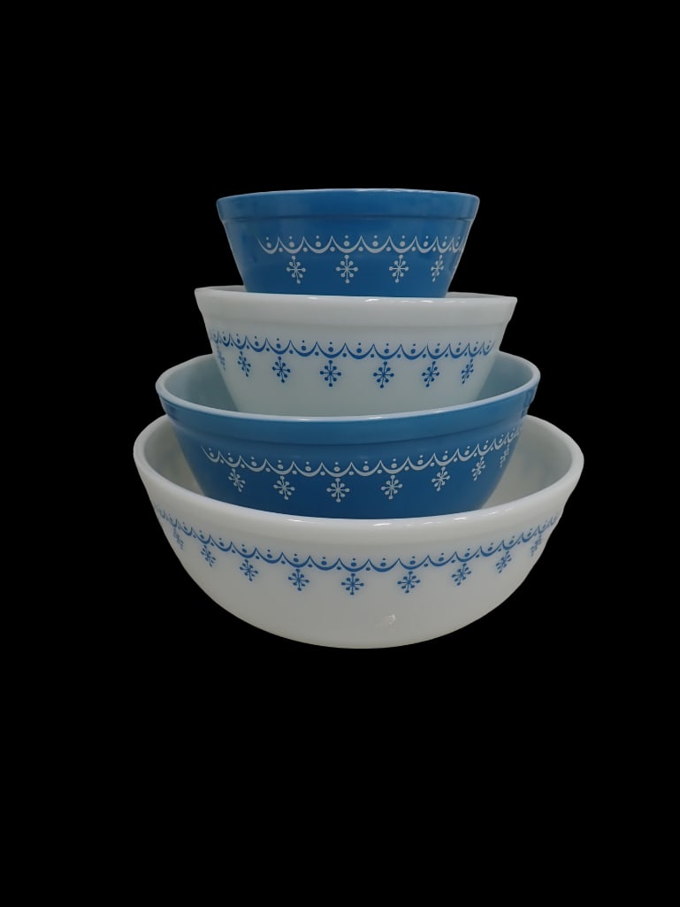 Vintage Pyrex Snowflake Blue  4 pc. Mixing Bowl Set 401, 402, 403, 404 circa 1972-1975 (1 of 5)
