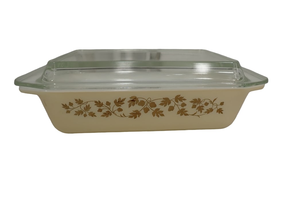 Vintage Pyrex Prototype Pattern Gold Acorn 575 2 Qt. Space-Saver Casserole with Lid circa 1960-1963: Vintage Pyrex Prototype Pattern Gold Acorn 575 2 Qt. Space-Saver Casserole with Lid circa 1960-1963 All pictures are considered part of the description and should be examined carefully by bidders. L